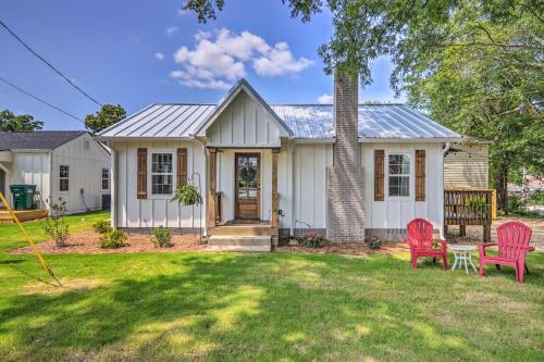 Chic Carrollton Cottage with Updated Interior!