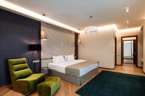 Postel nebo postele na pokoji v ubytování Hotel Tbilisi Tower