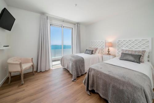 Postel nebo postele na pokoji v ubytování OurMadeira - GrandView, contemporary