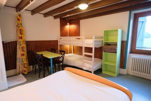 Tempat tidur susun dalam kamar di Les Quatre Vents