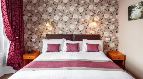 A bed or beds in a room at The Bayview 