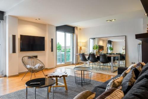 Beach Penthouse near center with pool, Barcelona, Spania