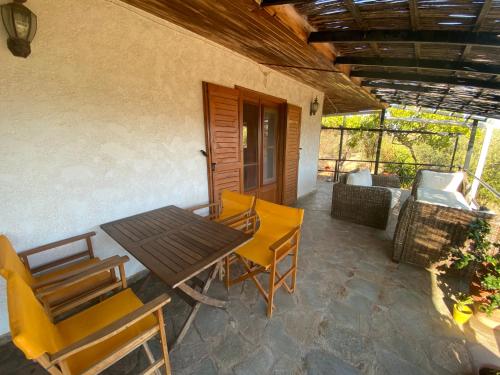 Fotografia z galérie ubytovania Cosy Calm Cottage in olive trees with sea view v destinácii Ermioni