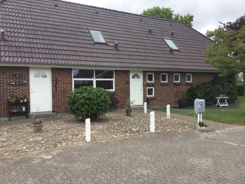 a brick house with a parking lot in front of it at Glejbjerg Bed and Breakfast in Glejbjerg