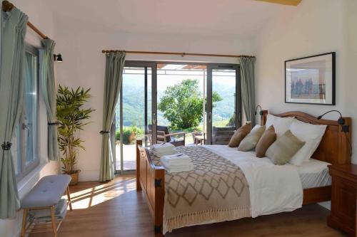 Postel nebo postele na pokoji v ubytování The Restoration Place Pyrenees