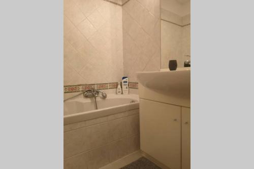 a bathroom with a sink and a bath tub and a sink at Studio climatisé - belle vue mer-piscine in Beausoleil