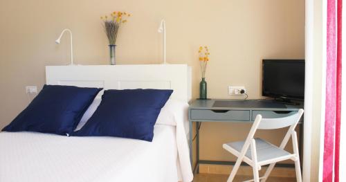 Posteľ alebo postele v izbe v ubytovaní APARTAMENTO LAS PALMERILLAS-RESIDENCIAL TORREQUEBRADA
