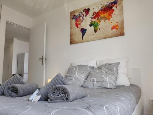 Postel nebo postele na pokoji v ubytování Appart'HomeCity - Rouen Ile Lacroix Seine