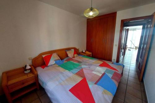 Кровать или кровати в номере Amplio apartamento en la playa del Esquinzo