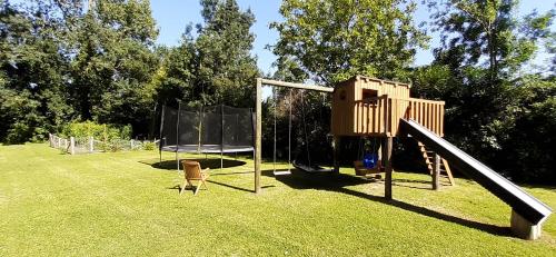Herní místnost nebo prostor pro děti v ubytování Gîte agréable et tout équipé La Rochelle
