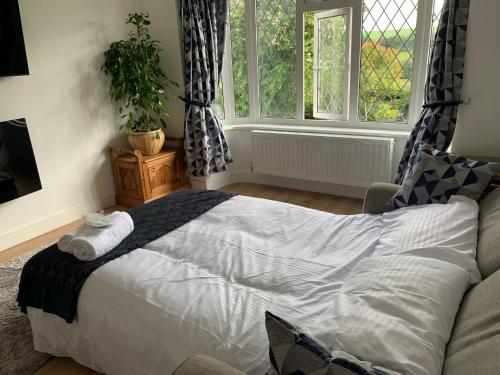 A bed or beds in a room at Vale View Scalford