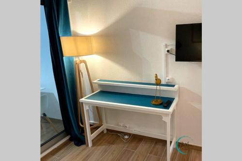 TV a/nebo společenská místnost v ubytování Blue Mine Home Studio