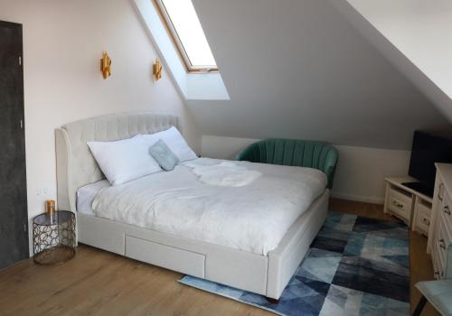 a small bedroom with a bed in the attic at Duna P'Art Panzió in Verőce