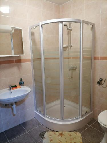 Phòng tắm tại Apartmani Gajeta