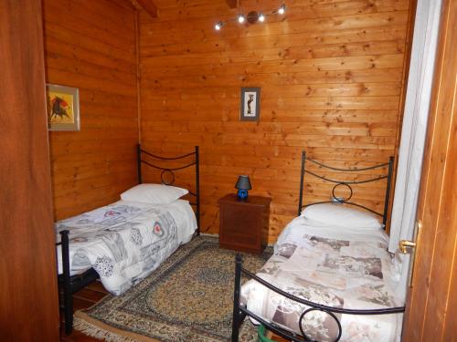 a room with two beds in a log cabin at House 8 With 2 Bedrooms In The Countryside Of Rome in Marina di Cerveteri