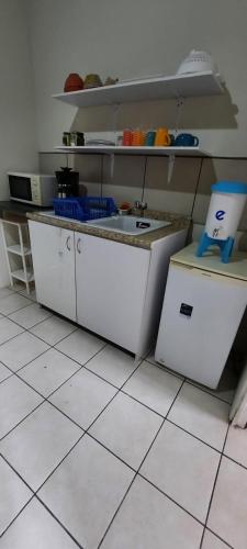 a kitchen with a sink and a counter top at Casa Elizabeth Apartamentos in Quetzaltenango