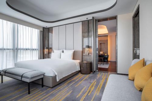 Postel nebo postele na pokoji v ubytování Pullman Suzhou Zhonghui