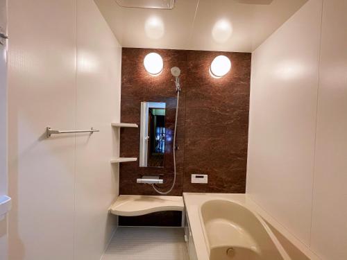Bathroom sa 和美庵国分寺全新改造的七房两厅独栋出租 可住18人和美庵