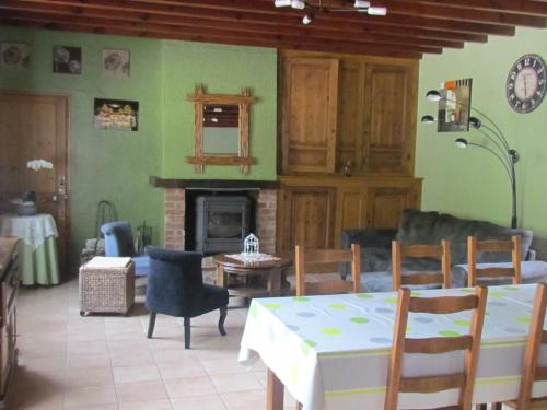 Gallery image of Maison de campagne proche Le Touquet : 7 chambres, jardin clos, jeux d’enfants, animaux acceptés - FR-1-376-94 in Hubersent