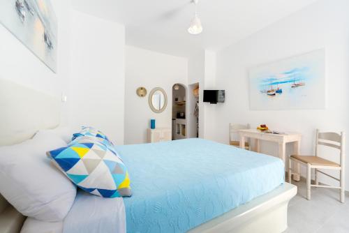 Ένα ή περισσότερα κρεβάτια σε δωμάτιο στο Moschatos Beach House