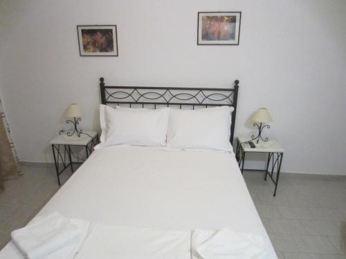Llit o llits en una habitació de Katerina Apartments