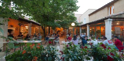 Gallery image of Mas De La Tour in Gargas