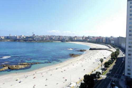 APARTAMENTO ENTERO-PLAYA DE RIAZOR AMPLIO Y SOLEADO, A Coruña ...