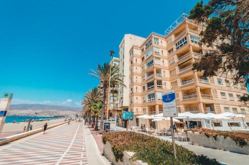 Expoholidays- Primera linea de playa Palmeral, Almería ...