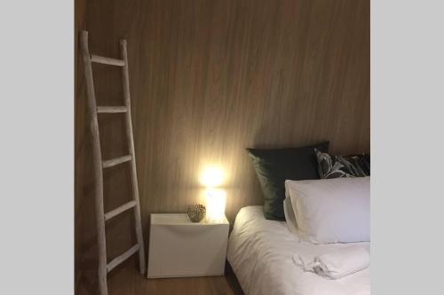 Katil atau katil-katil dalam bilik di Adorable Cabane dans un espace boisé