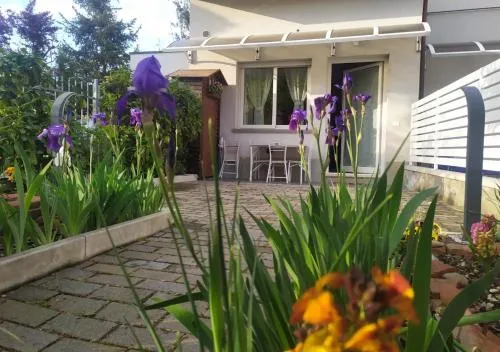 BHH BOLOGNA HOLIDAY HOME private Garden Reserved Parking -wwwbolognaholidayhomecom- house garden parking photo 1
