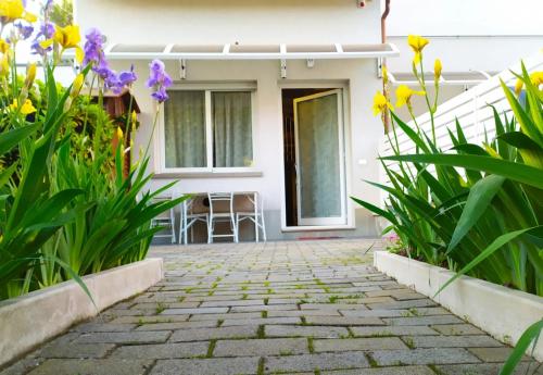BHH BOLOGNA HOLIDAY HOME private Garden Reserved Parking -wwwbolognaholidayhomecom- house garden parking photo 23