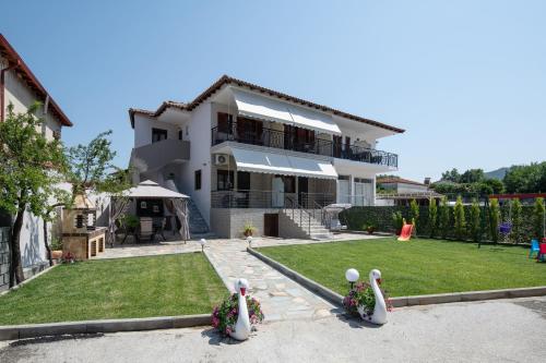 Κήπος έξω από το Stavroula's Paradise House