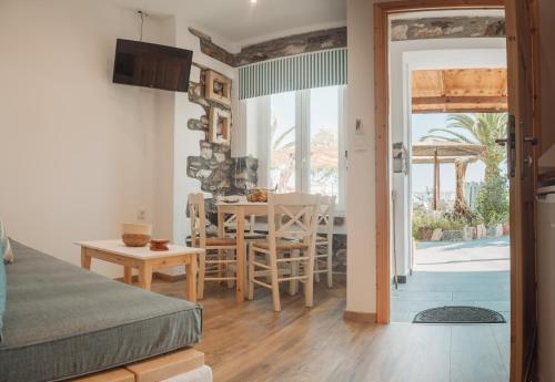 Posezení v ubytování Votsalo Cozy Apartments