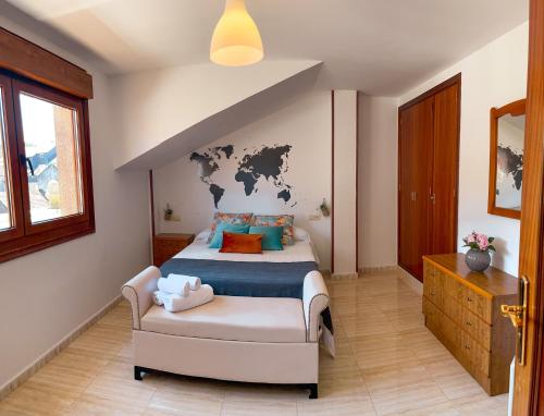 a bedroom with a bed with a map on the wall at Apartamento La Iglesia in Caldas de Reis