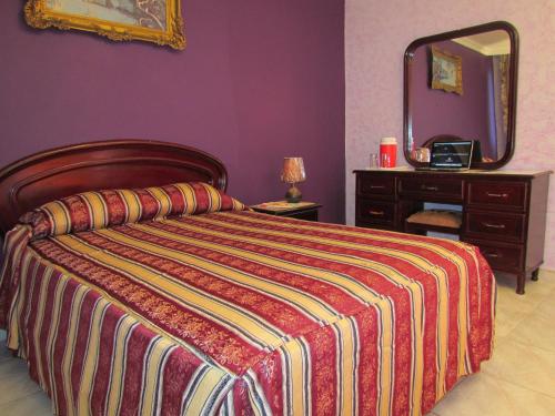 Una cama o camas en una habitación de Hotel Lisboa