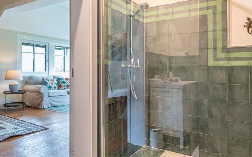 A bathroom at Bergvilla Oberon
