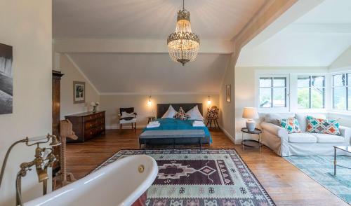 A bed or beds in a room at Bergvilla Oberon