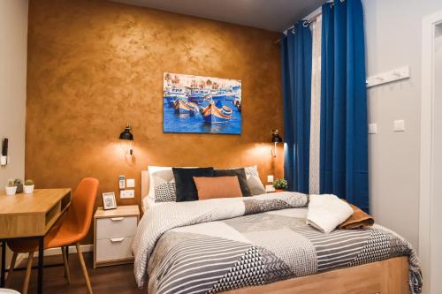 Postel nebo postele na pokoji v ubytování Cosy Albert's Seaside Suites (Sliema)