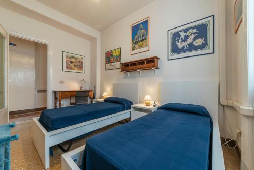 GuestHost - Roomy and Bright Apartment with Terrace