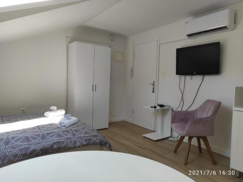 Μια τηλεόραση ή/και κέντρο ψυχαγωγίας στο Studio apartman Marko