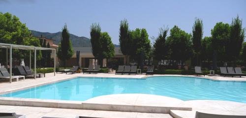a large swimming pool with lounge chairs at Kairos Resort & SPA in Piedimonte San Germano