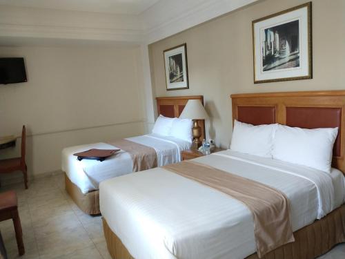 Un pat sau paturi într-o cameră la Savoy Express