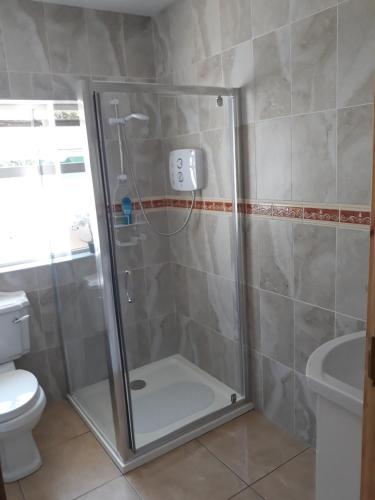 Dingle Wheelhouse tesisinde bir banyo