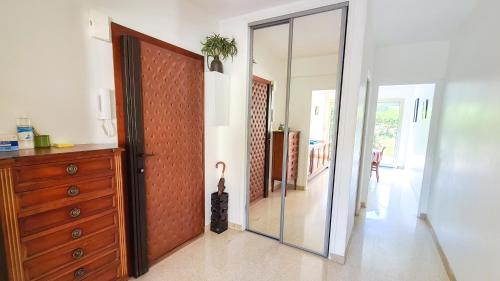 Casalionelantibes Large apartment with AC, king-size bed, garden and parking