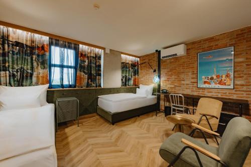 Postel nebo postele na pokoji v ubytování ONE66 Hotel