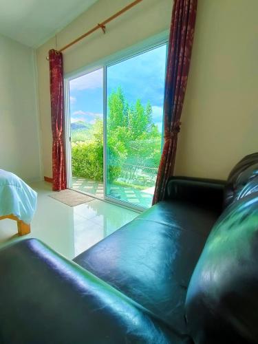 Χώρος καθιστικού στο Baan Mai Hom Resort Suan Phueng