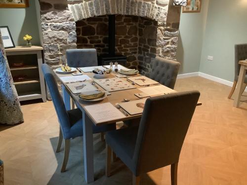 Galeriebild der Unterkunft Little London Bed & Breakfast and Glamping pod in Abercraf