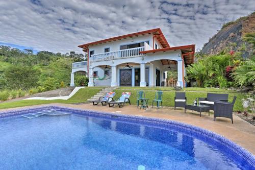 Upscale Villa Tropical Views and Outdoor Paradise!