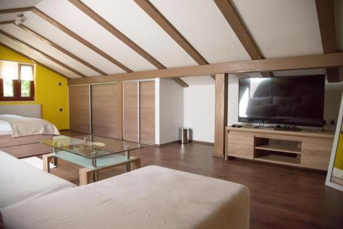 a living room with a tv and a couch at Holiday Home Tos in Risika