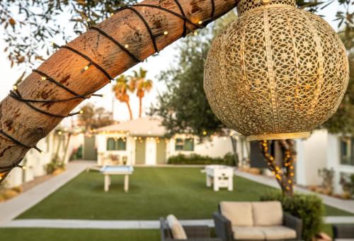 a chandelier hanging from a pergola in a yard at Bungalows Hostel in Las Vegas